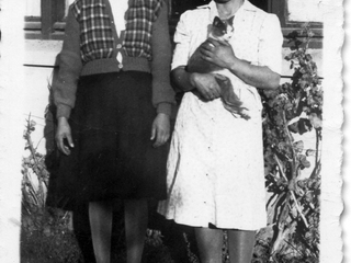 Mi mamá junto a su hermana