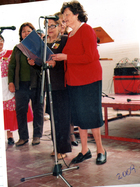 Cantando para los alumnos pequeños