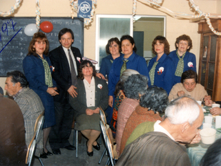 Once con personas mayores