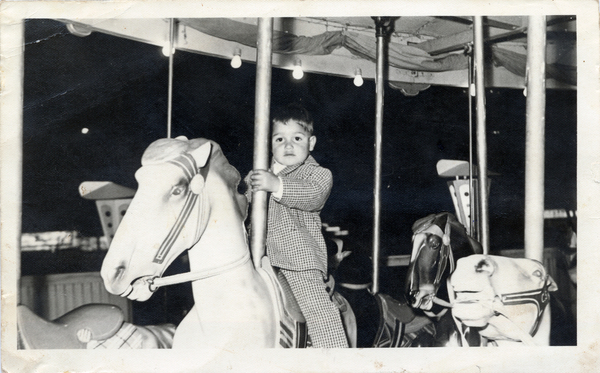 Patricio Derderian en el carrusel