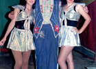 Payaso Cachureo con integrantes del ballet