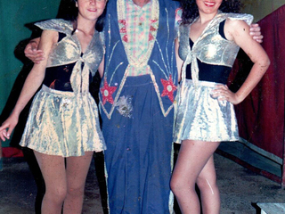 Payaso Cachureo con integrantes del ballet