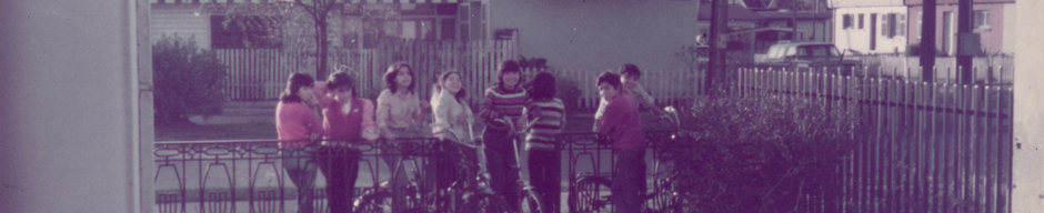 Grupo de amigos en calle Bueras