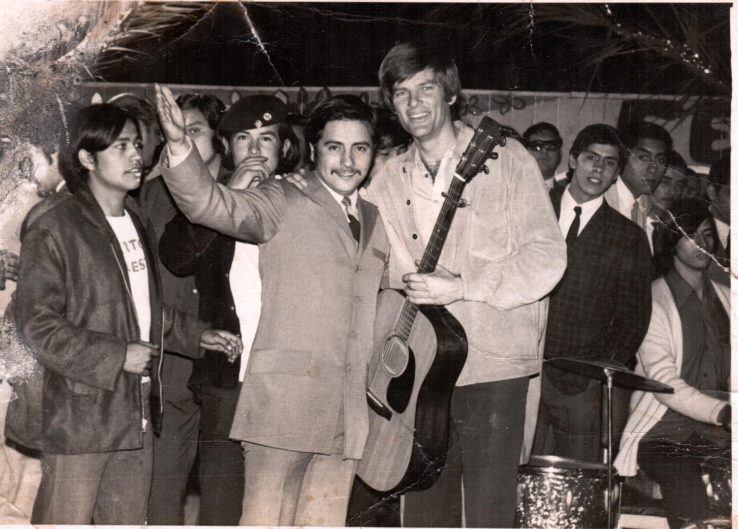 Víctor Hugo con Dean Reed Víctor Hugo con Dean Reed