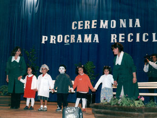 Ceremonia programa de reciclaje en jardín Gota de Leche