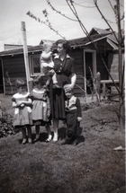 Mamá Olga y sus 4 hijos