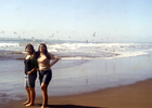 Paseo de madre e hija en una tarde de verano