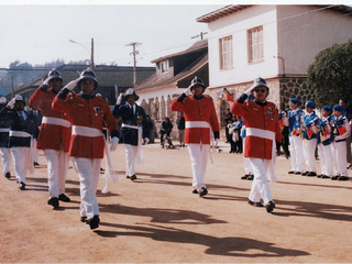 Desfile en calle Serrano