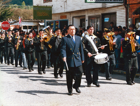 Samuel llevando la batuta