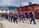 Desfilando por calle Chinchilca