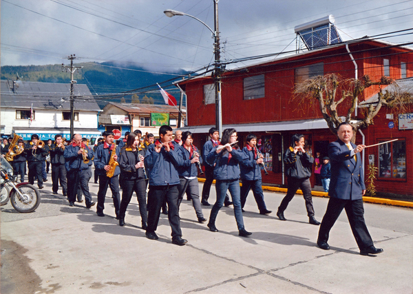 Desfilando por calle Chinchilca