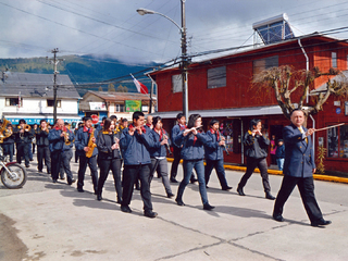 Desfilando por calle Chinchilca