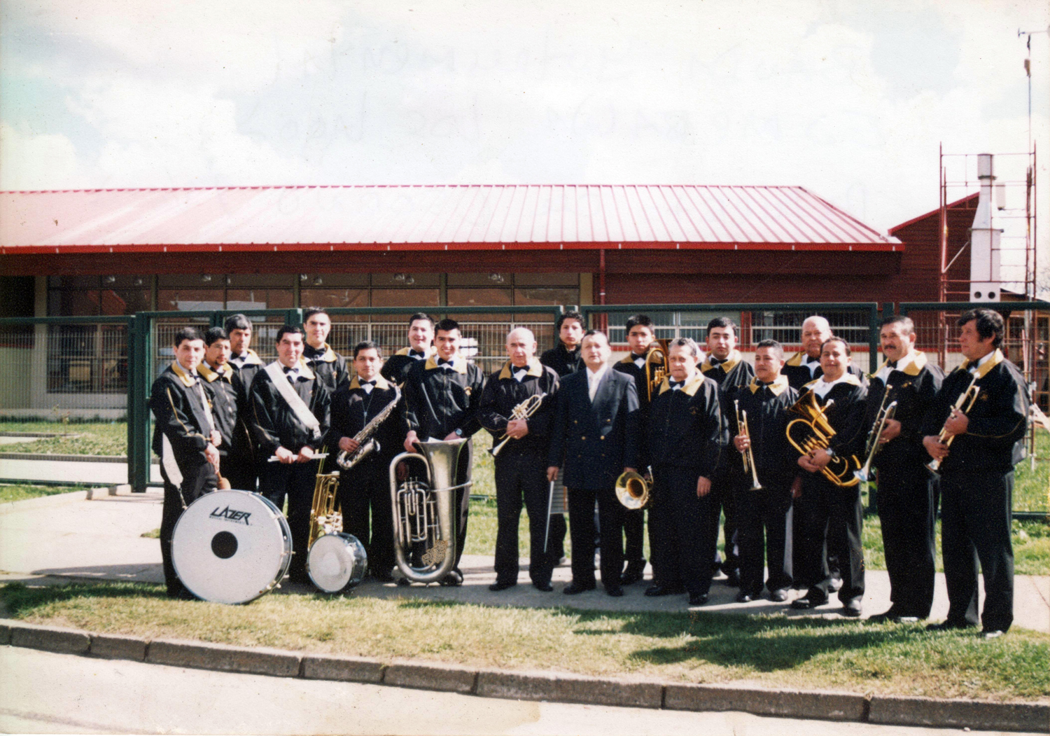 Banda Esmeralda y refuerzo de colegas de banda de Osorno Banda Esmeralda y refuerzo de colegas de banda de Osorno