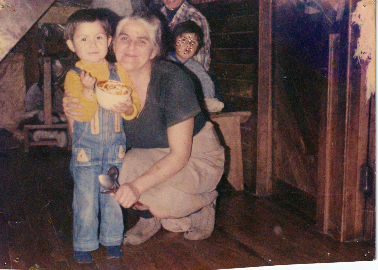 Junto a la abuela Junto a la abuela