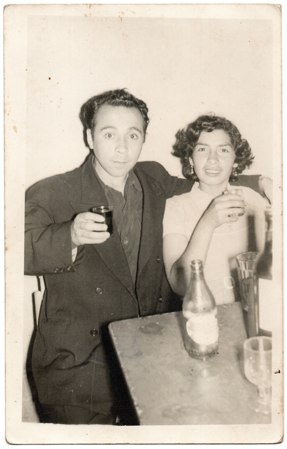 Osvaldo Fibla y su esposa en la quinta de recreo Ñuñoa Osvaldo Fibla y su esposa en la quinta de recreo Ñuñoa