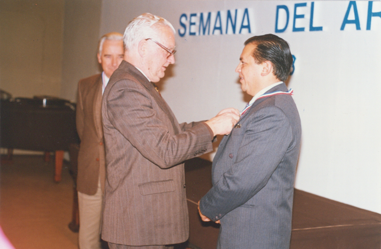 Entrega de distinción, semana del árbol Entrega de distinción, semana del árbol