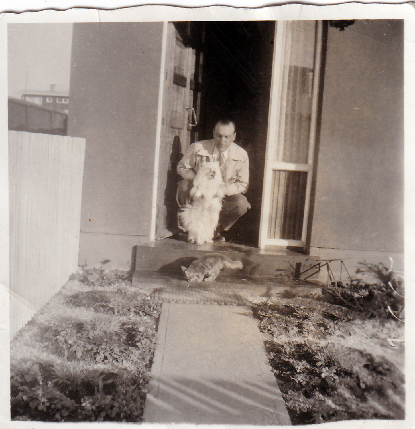 Mi papá en la puerta de la casa con Jimmy Mi papá en la puerta de la casa con Jimmy
