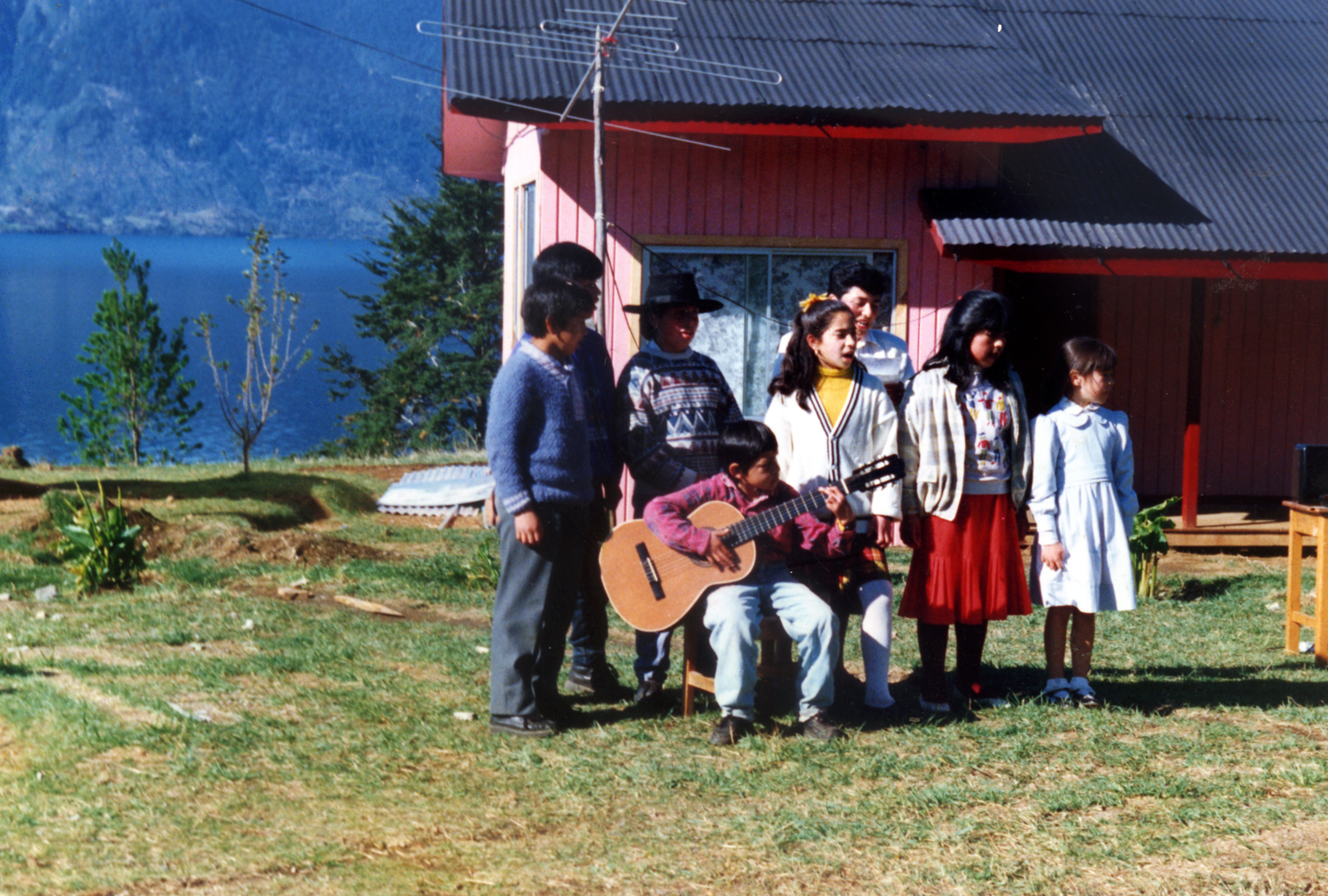 Niños cantando Niños cantando