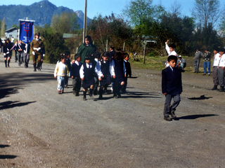 Desfile escolar en Riñinahue