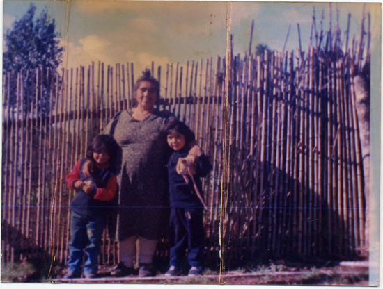 Abuela y nietas Abuela y nietas