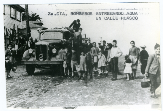 Ayuda de bomberos a damnificados Ayuda de bomberos a damnificados