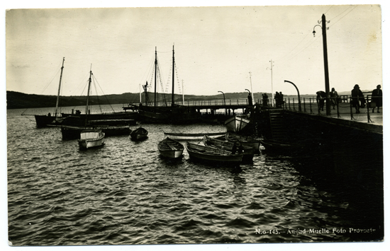 Botes en el muelle Botes en el muelle