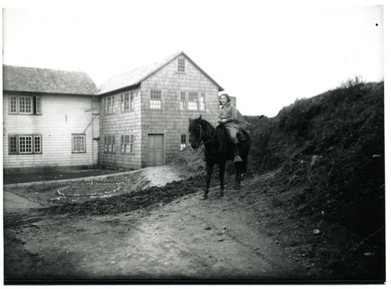 Alumna de la Escuela Normal Rural de Ancud Alumna de la Escuela Normal Rural de Ancud