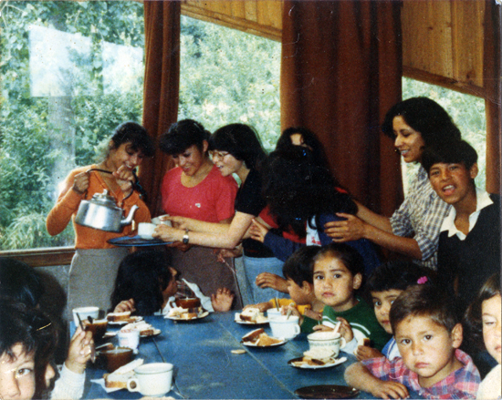Desayuno en comedor popular Desayuno en comedor popular
