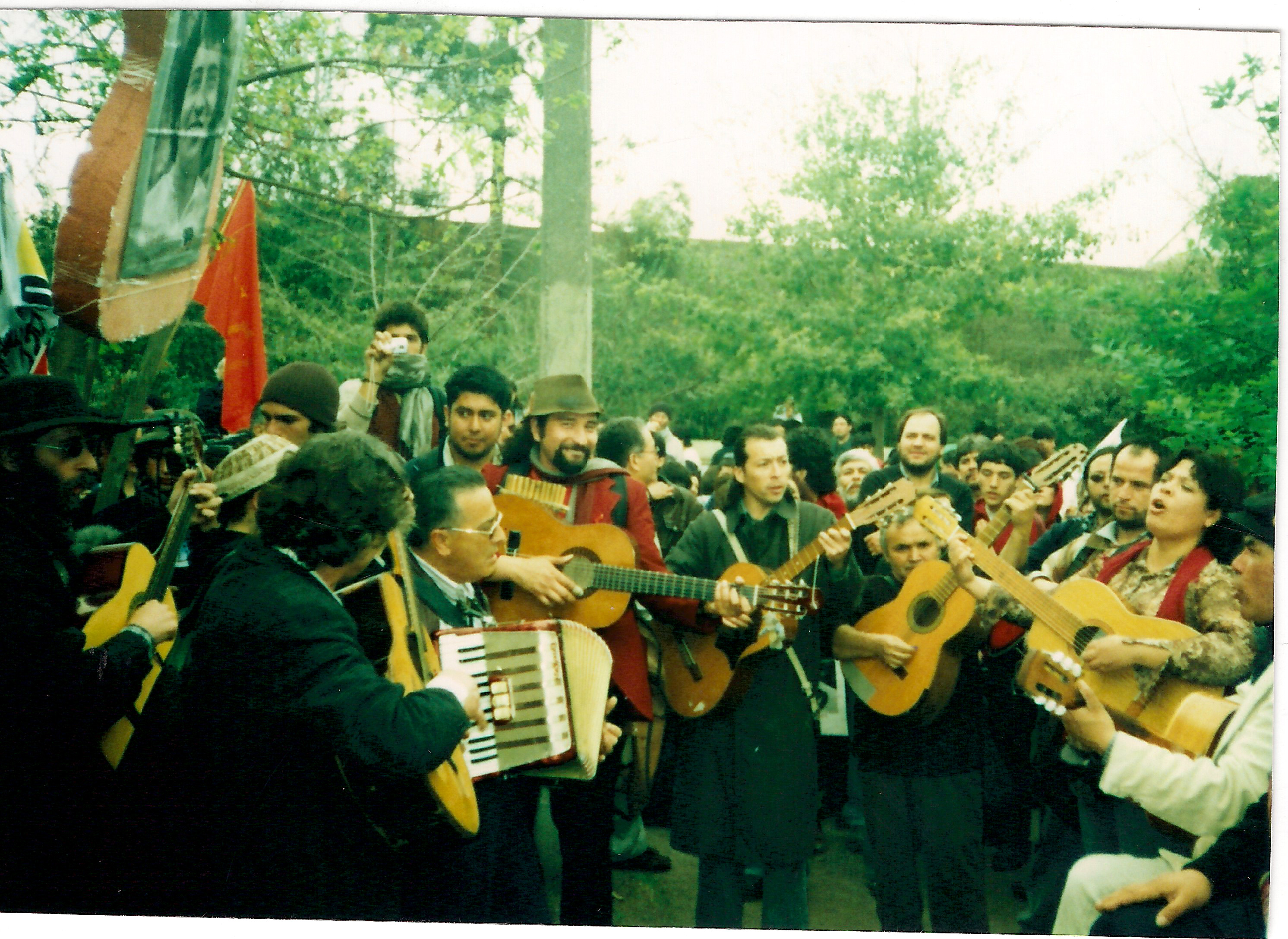 Cantores urbanos en el Cementerio General Cantores urbanos en el Cementerio General
