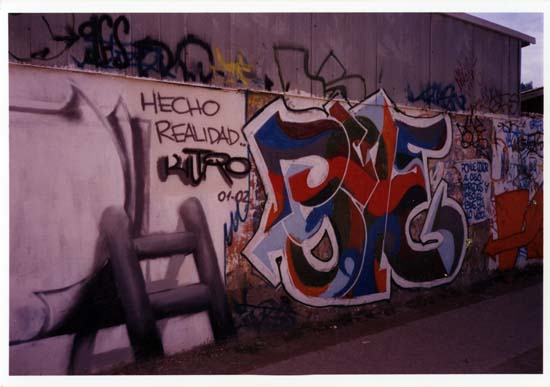 Graffiti en calle Las Vertientes Graffiti en calle Las Vertientes