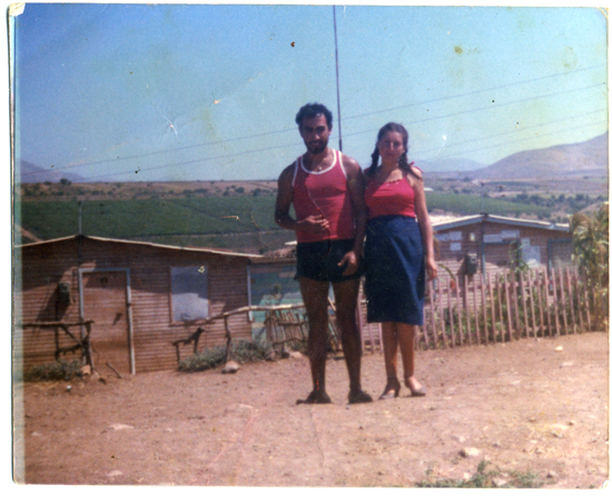 Juan Cádiz y Raquel Morgado en su casa ubicada en la quebrada El Ingenio, Ovalle. Donada por Luis Humberto Cádiz. Juan Cádiz y Raquel Morgado en su casa ubicada en la quebrada El Ingenio, Ovalle. Donada por Luis Humberto Cádiz.