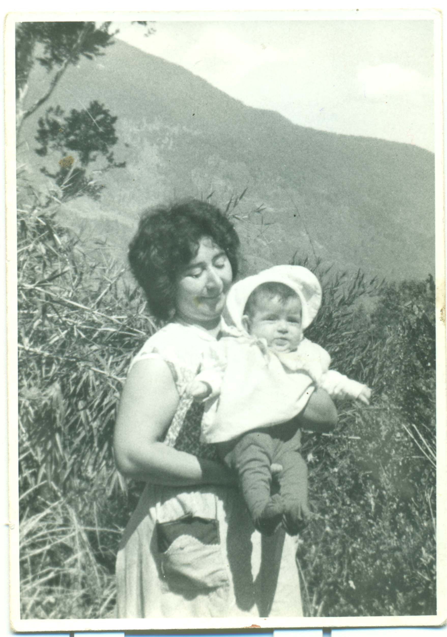 Elisa Gallardo y su hijo Elisa Gallardo y su hijo