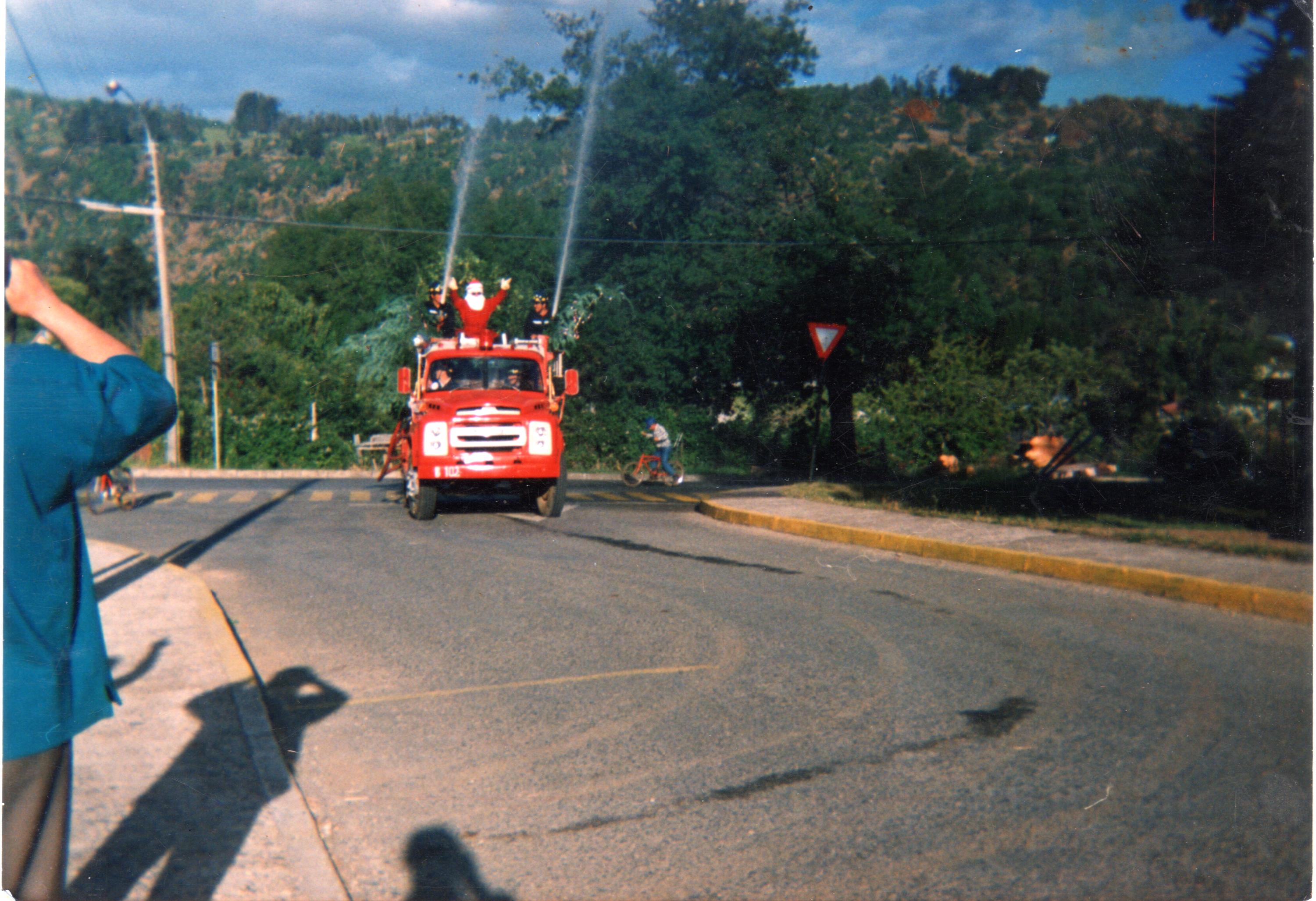 Paseo navideño en carro bomba Paseo navideño en carro bomba
