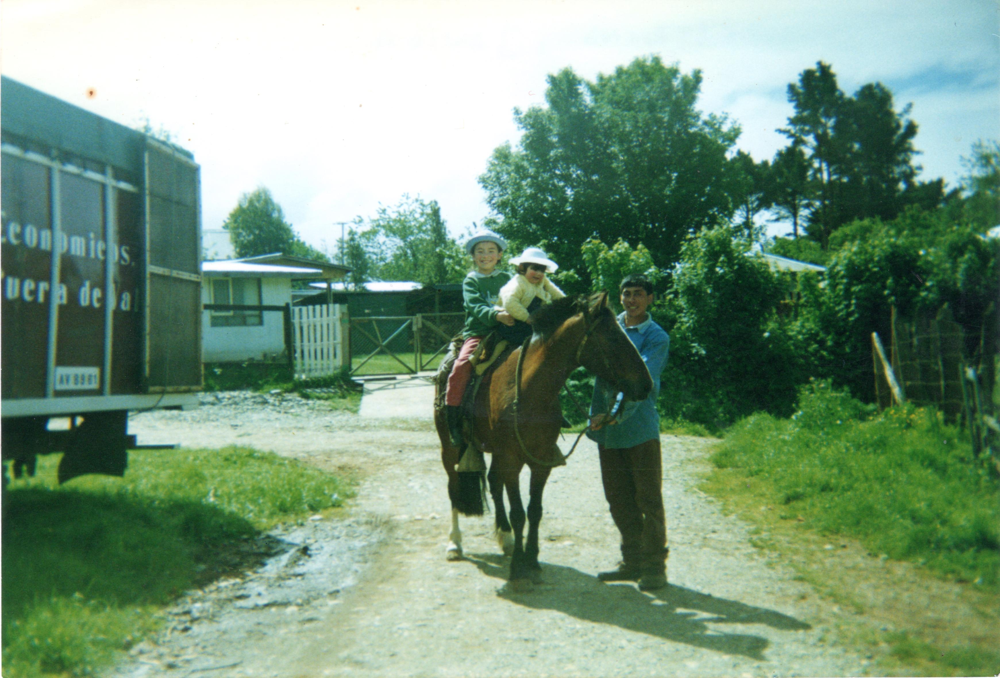 Hermanas Mancilla a caballo Hermanas Mancilla a caballo