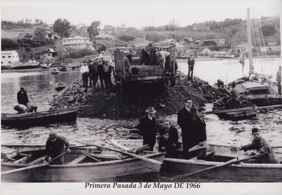 Construcción del piedraplén de Calbuco Construcción del piedraplén de Calbuco