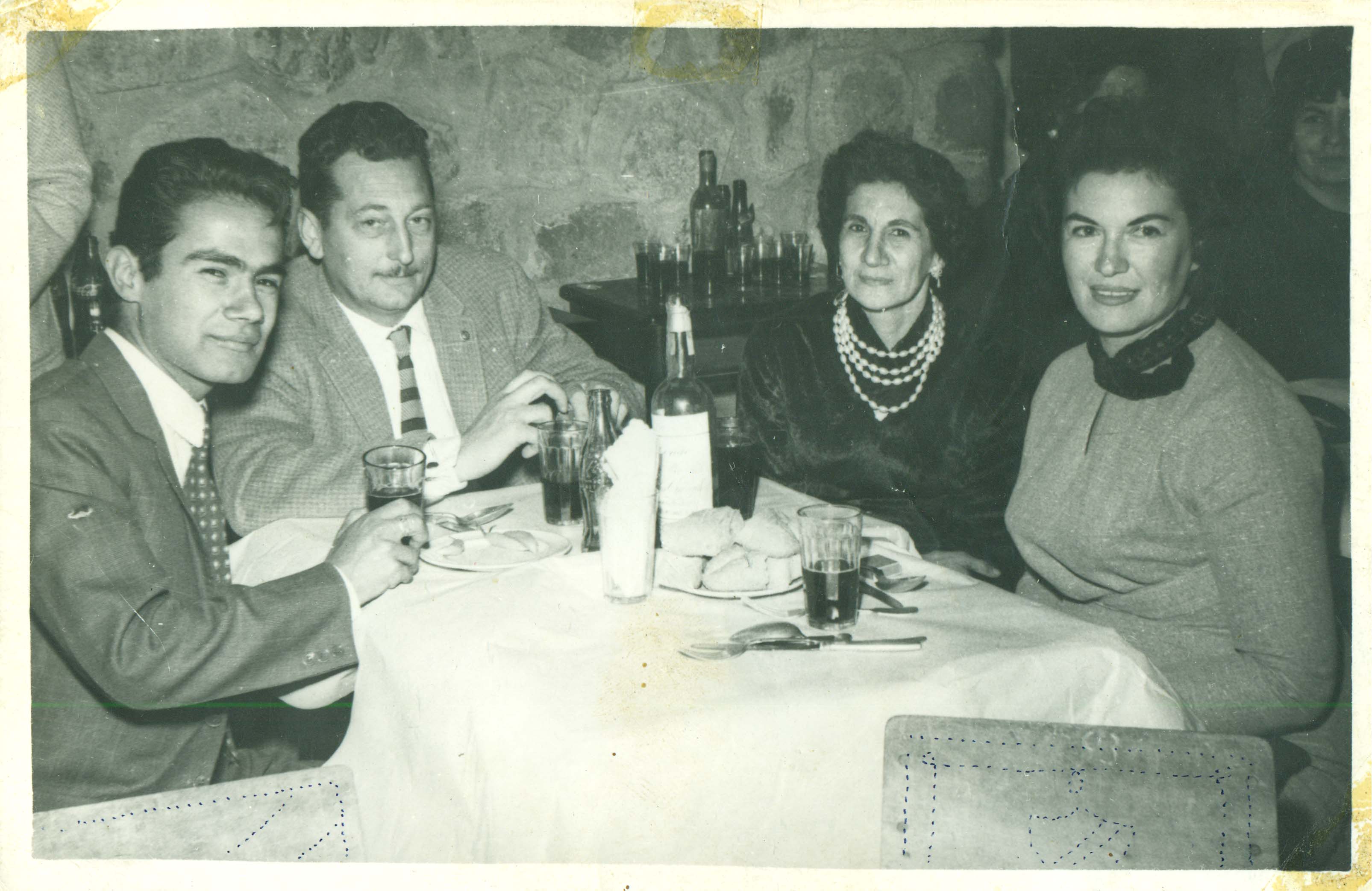 Julia Chelén y su familia Julia Chelén y su familia