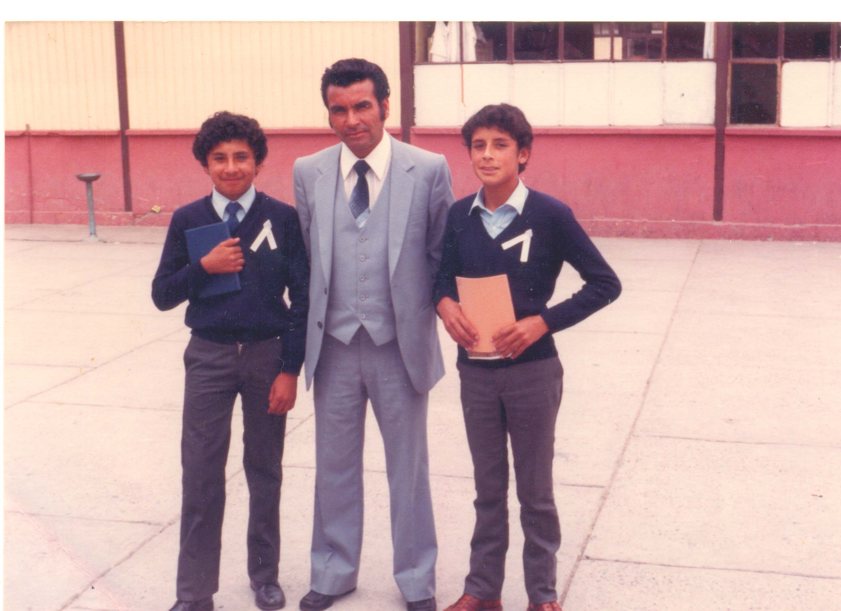Profesor y alumnos de la Escuela N° 41 Profesor y alumnos de la Escuela N° 41