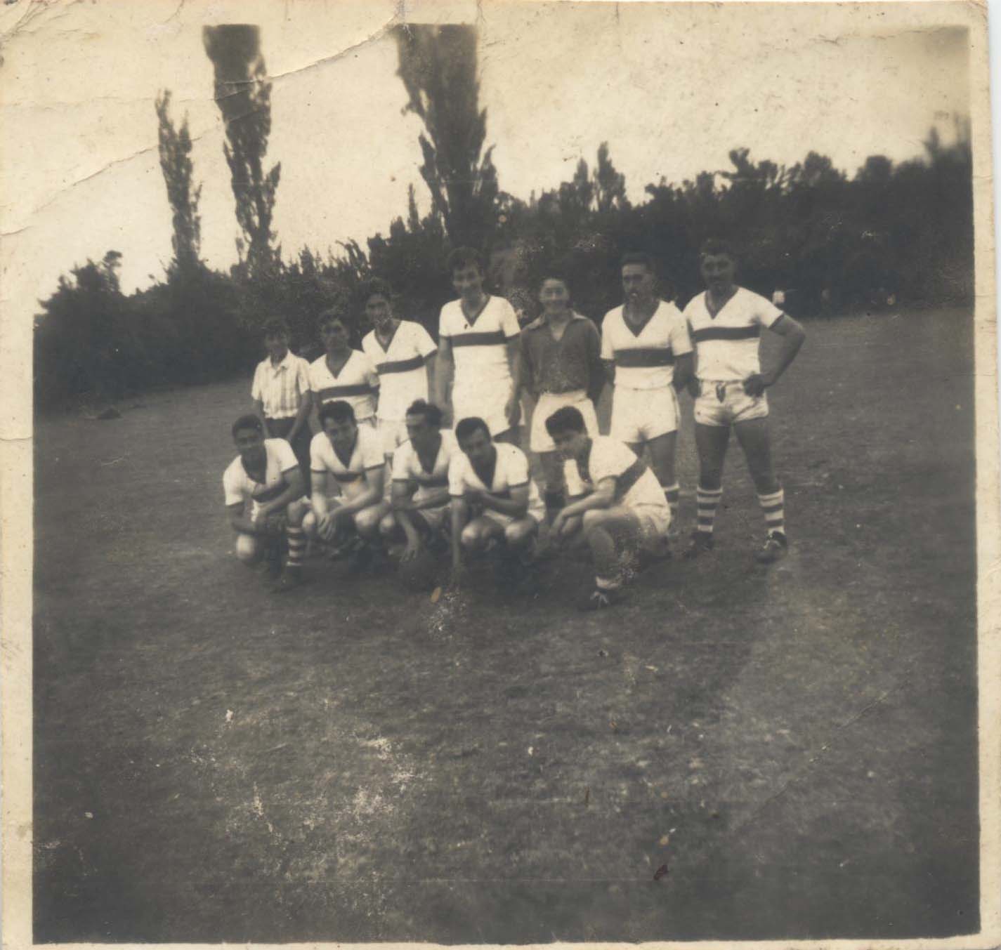 Jugadores del equipo de fútbol "Relámpago" de Quemchi Jugadores del equipo de fútbol "Relámpago" de Quemchi