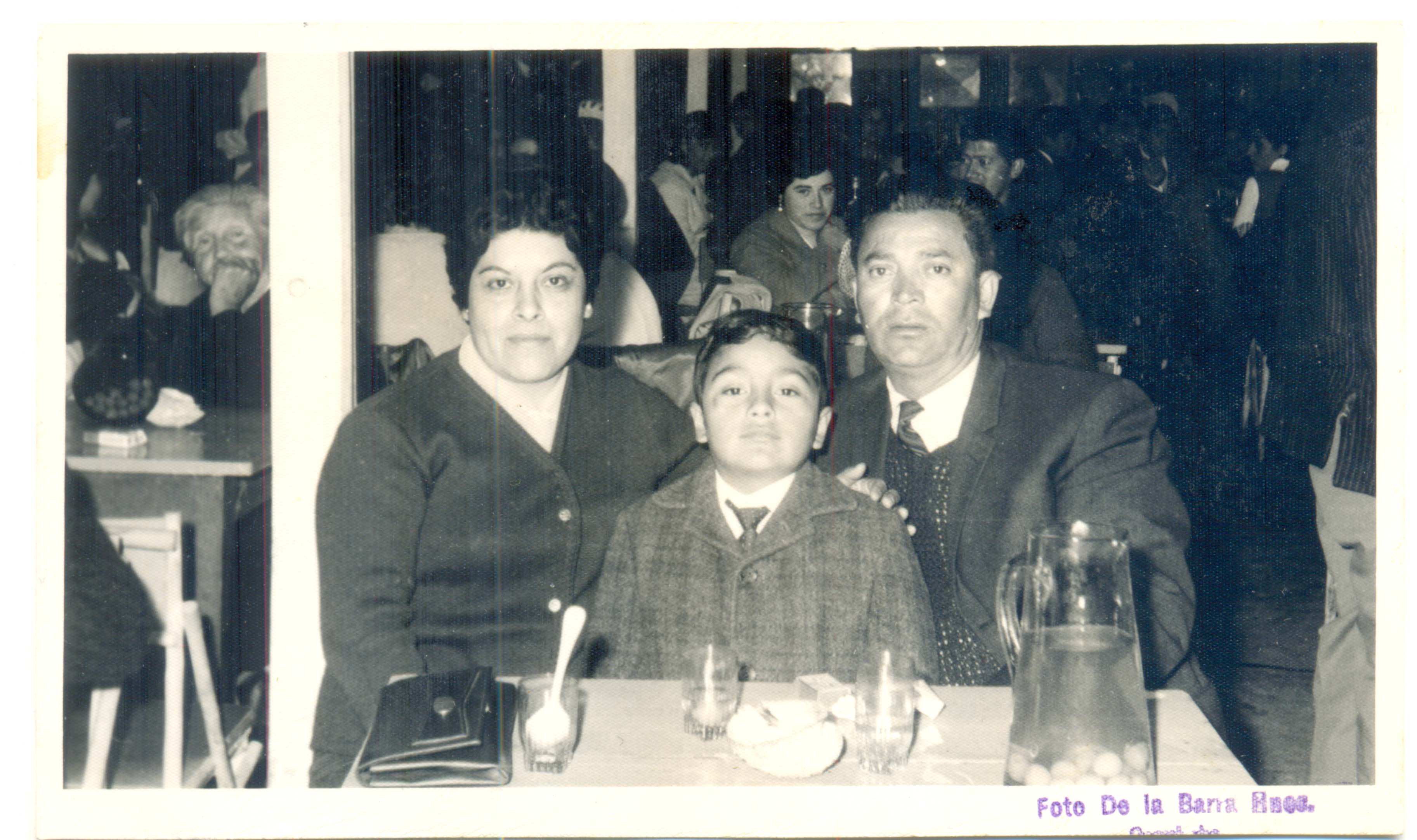 Miguel Peralta y sus padres Miguel Peralta y sus padres