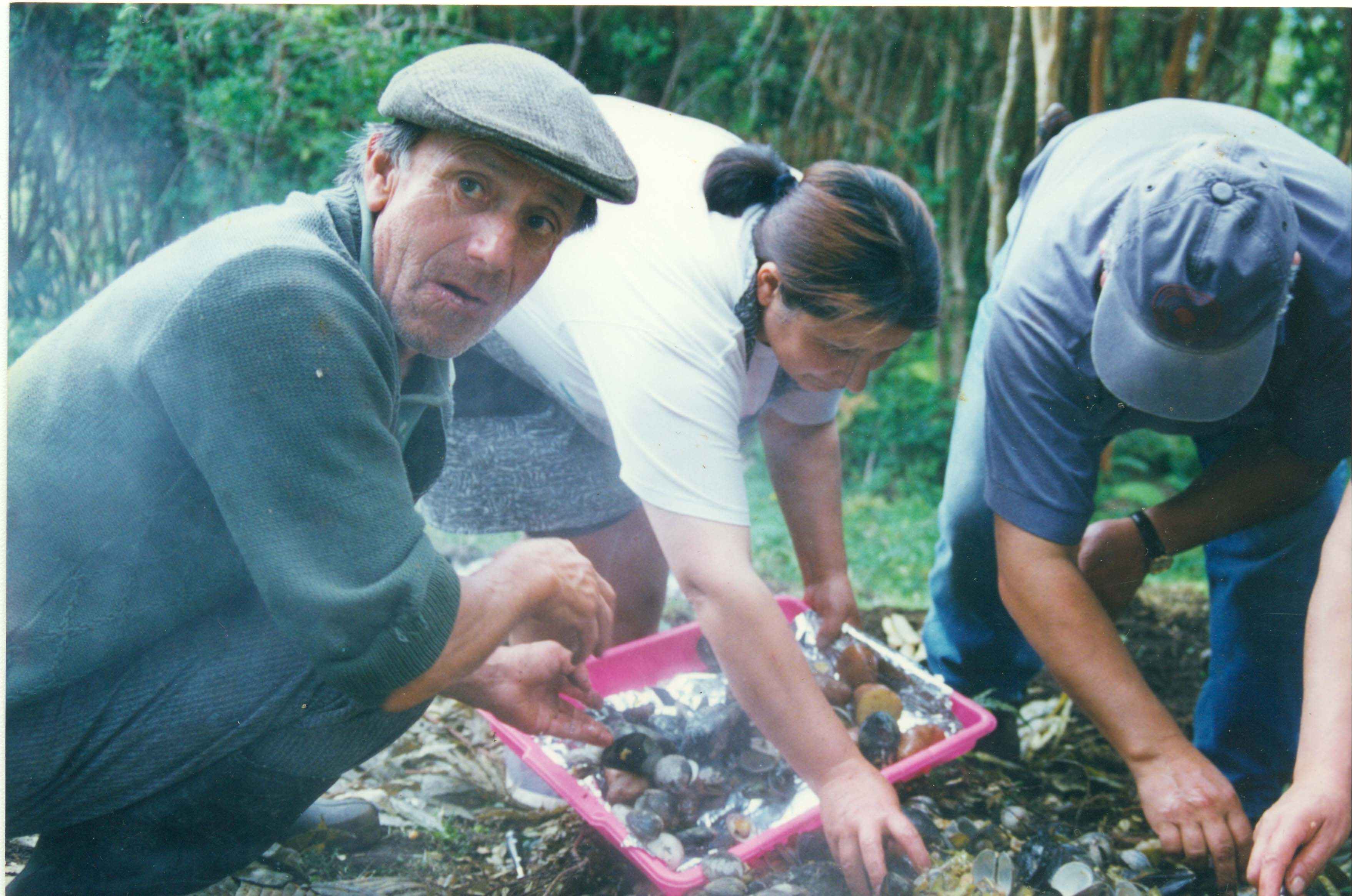 Curanto al hoyo en Cochamó Curanto al hoyo en Cochamó