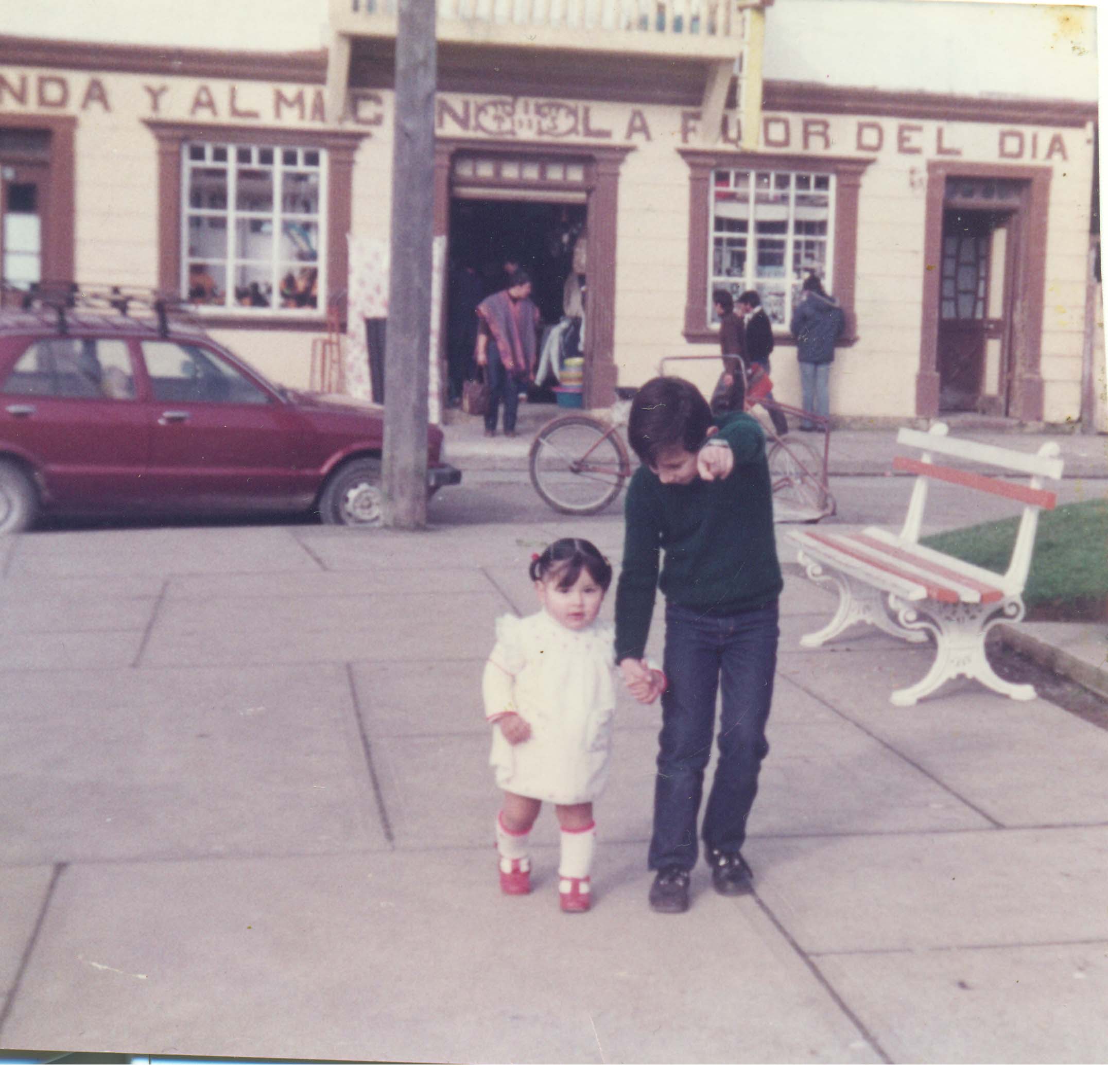 Paseo en la plaza de Maullín Paseo en la plaza de Maullín