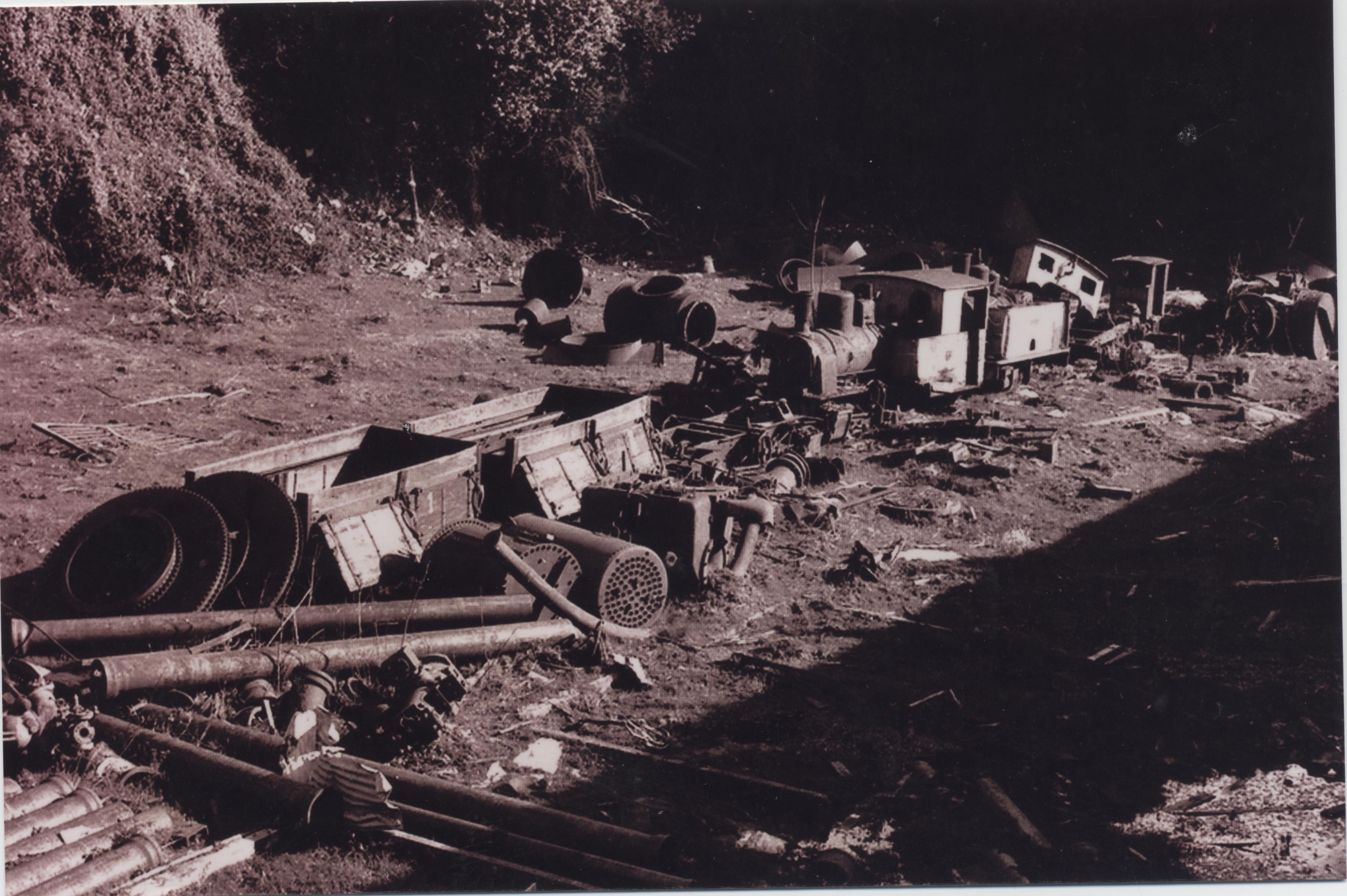 Ferrocarril destruido por el terremoto Ferrocarril destruido por el terremoto