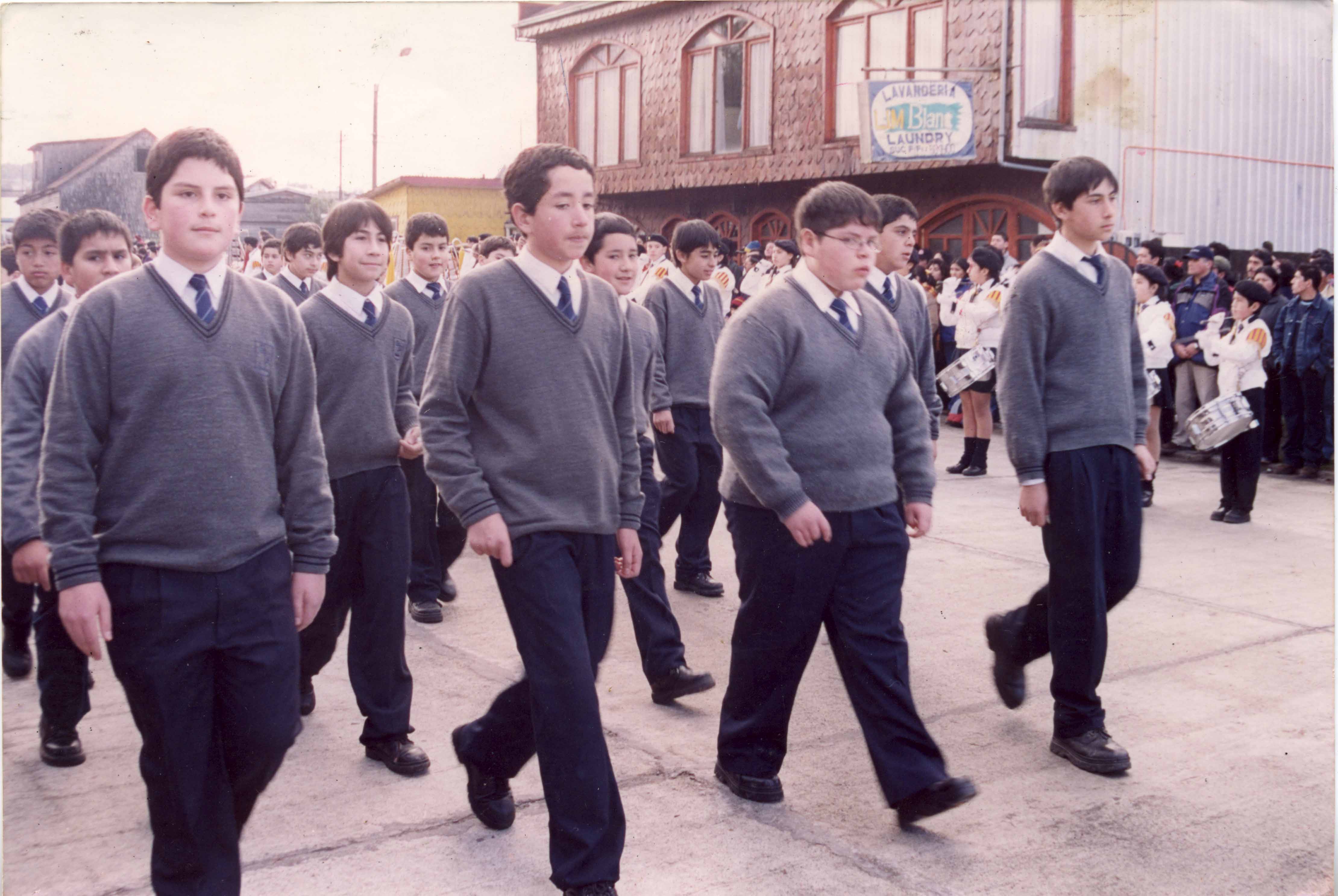 Desfile de alumnos del Colegio San Agustín Desfile de alumnos del Colegio San Agustín
