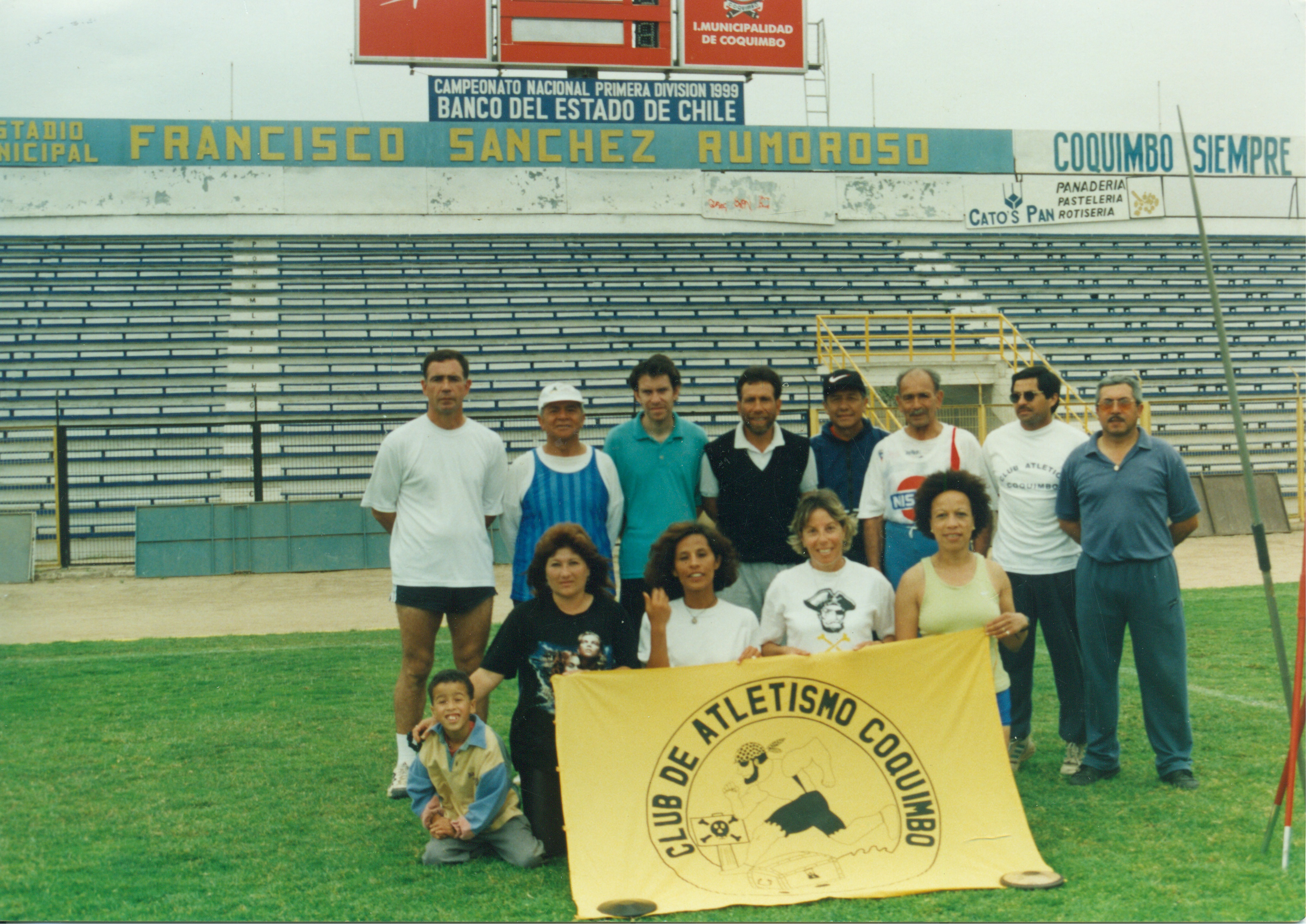 Atletas en el estadio Francisco Sánchez Rumoroso Atletas en el estadio Francisco Sánchez Rumoroso