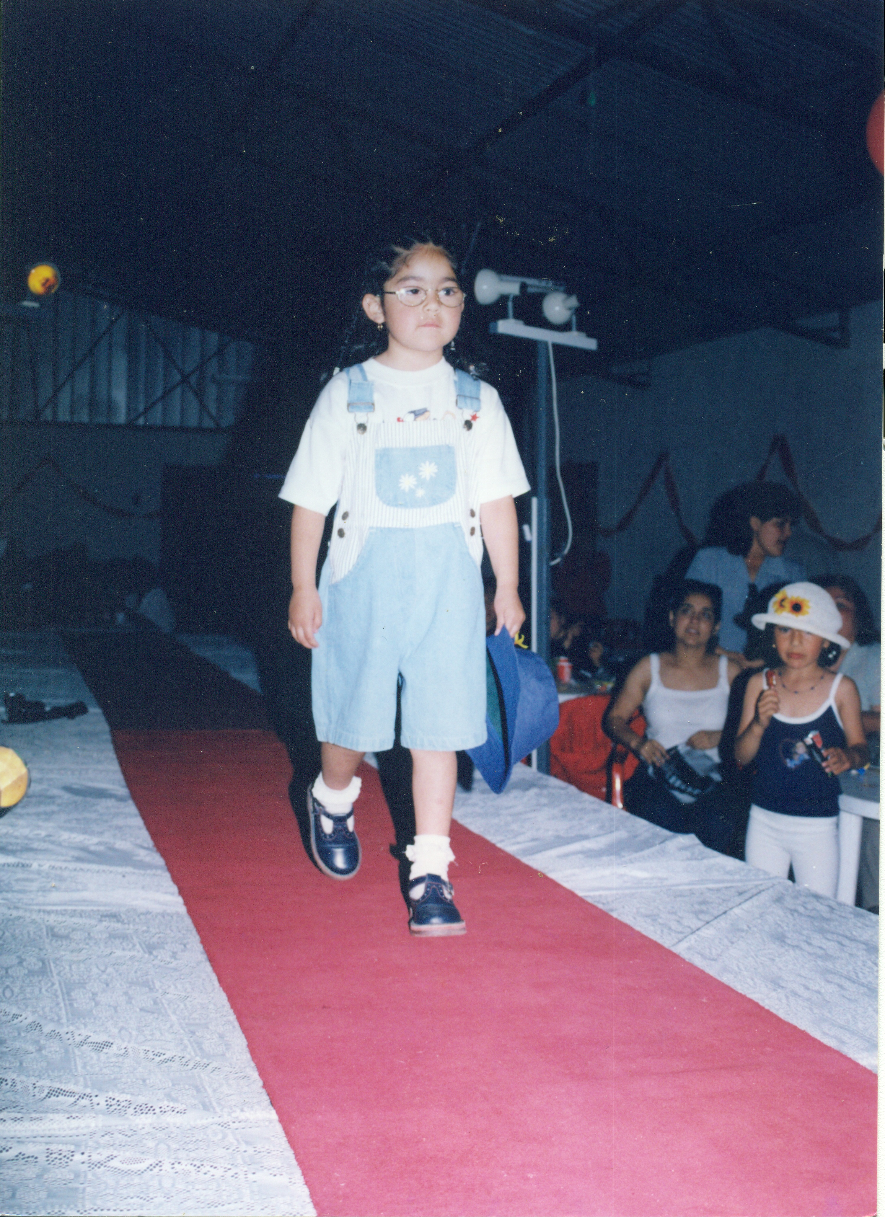 Desfile en el colegio Los Carreras Desfile en el colegio Los Carreras