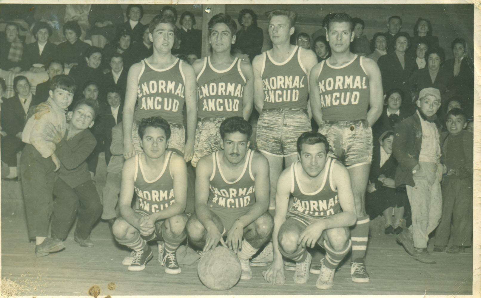 Equipo deportivo de la Escuela Normal Rural de Ancud Equipo deportivo de la Escuela Normal Rural de Ancud