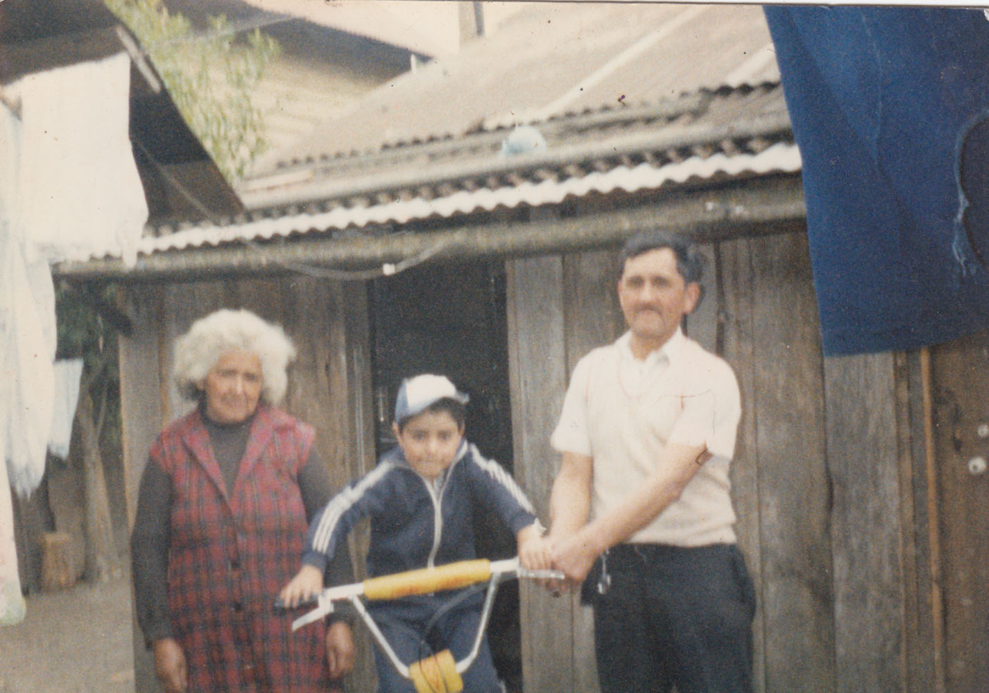 Rosa Olivera y José Milanca junto a su nieto Rosa Olivera y José Milanca junto a su nieto