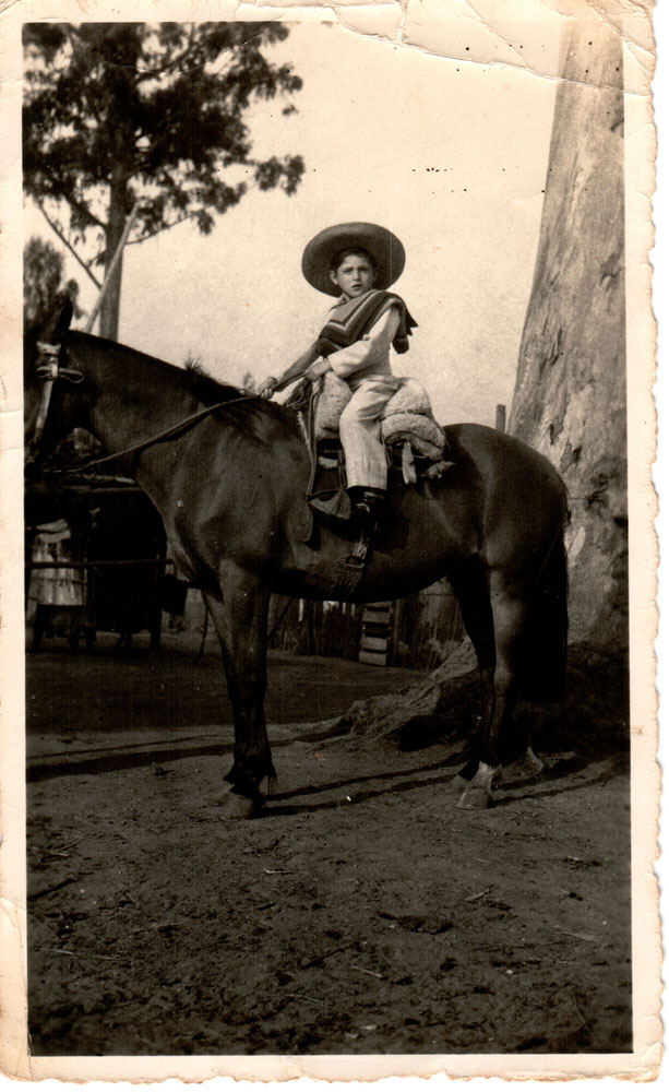 Pedro Vera sobre su caballo Pedro Vera sobre su caballo