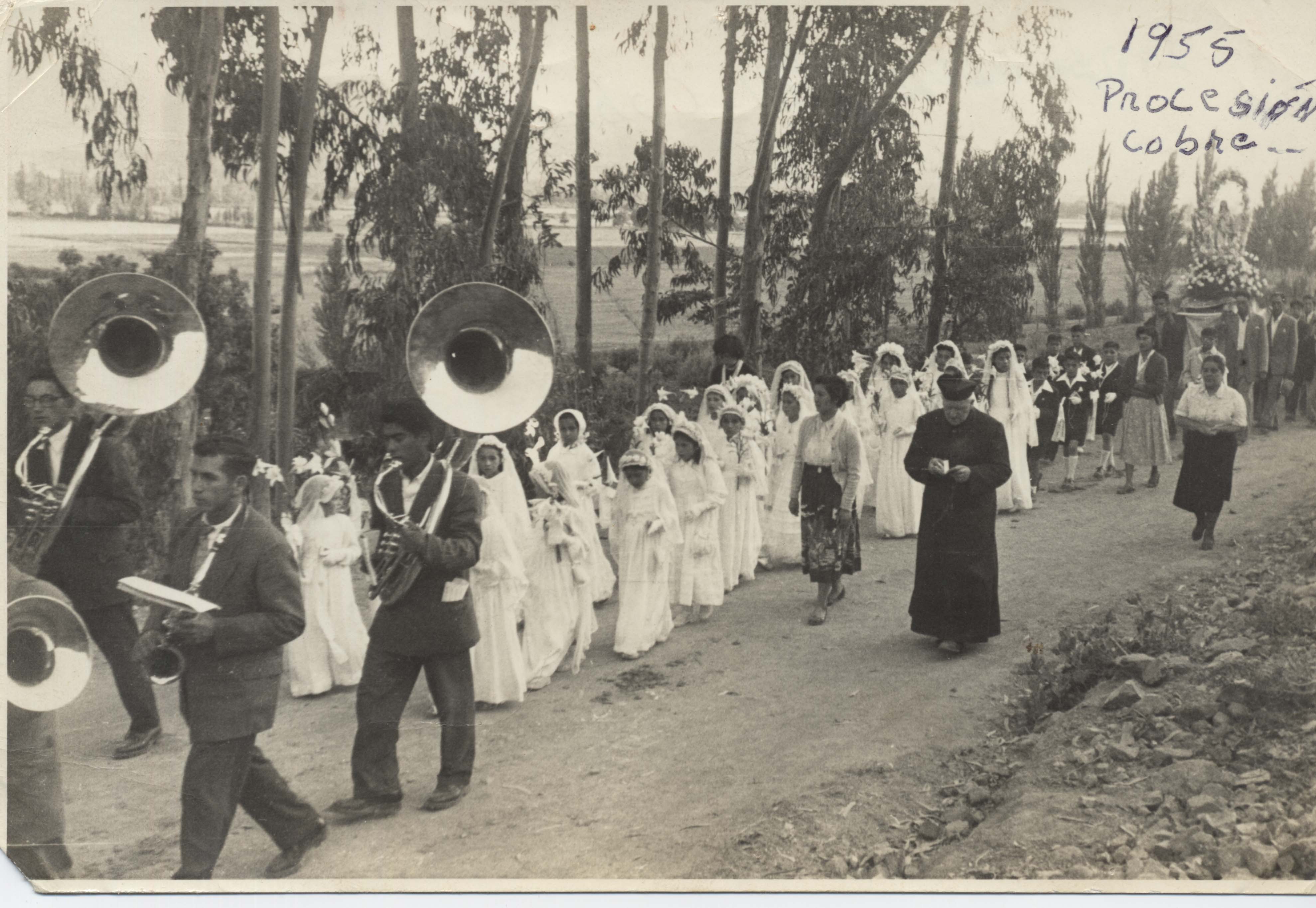 Procesión hacia Las Compuertas Procesión hacia Las Compuertas