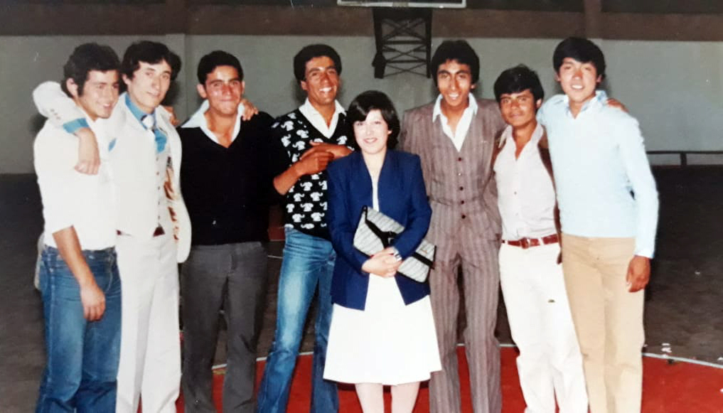 Alumnos con su profesora jefe Alumnos con su profesora jefe